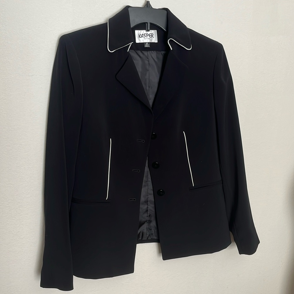 EUC Kasper 4P black 3 button blazer with white details